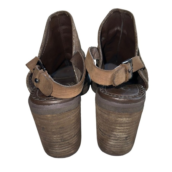 Naughty Monkey Bronze Nyxx Leather Cut-out Open Toe Mules - Picture 8 of 11